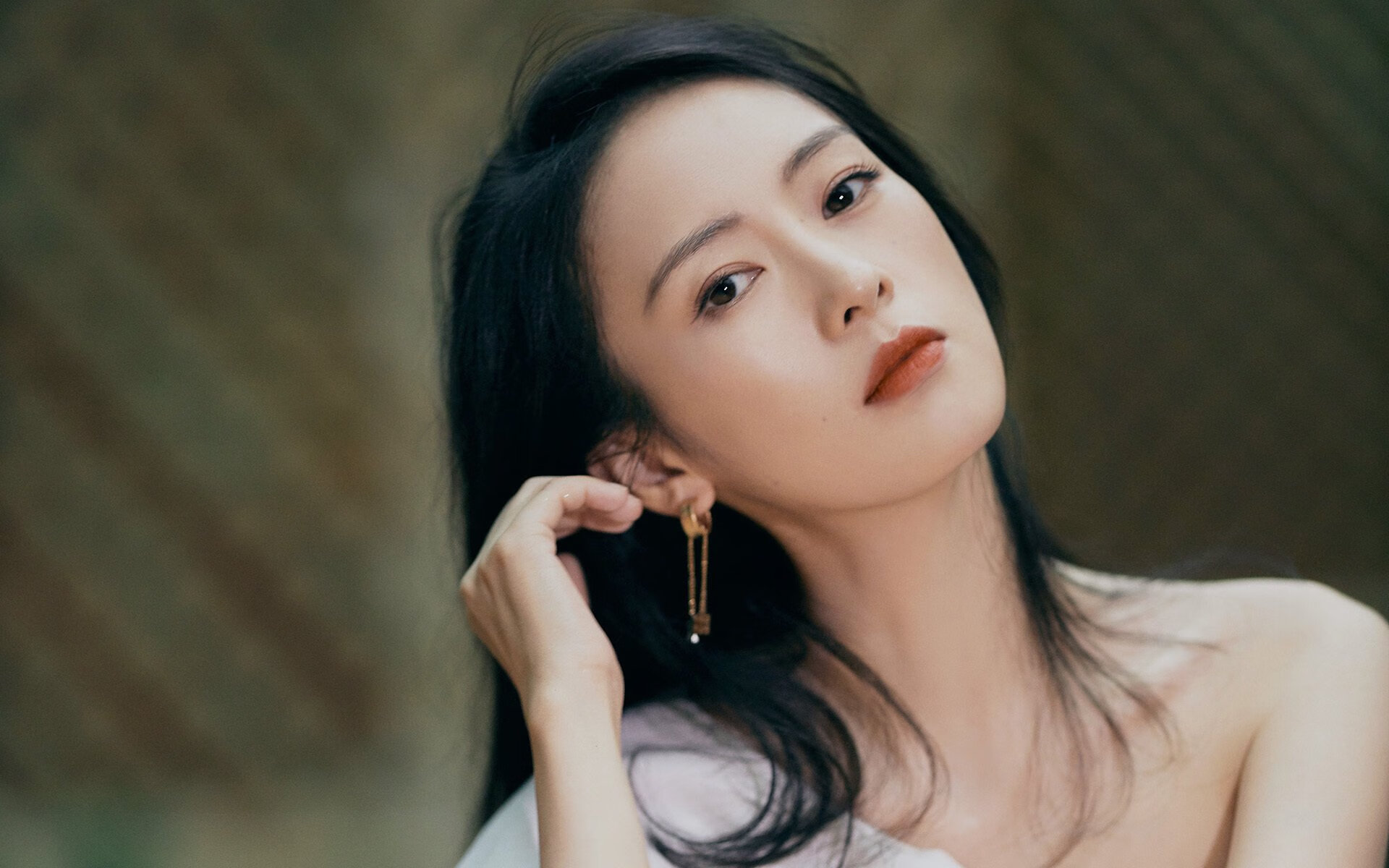 “高新区全民健身馆短柄墙球赛:速度与战术相互交织,比赛充满智慧的碰撞”